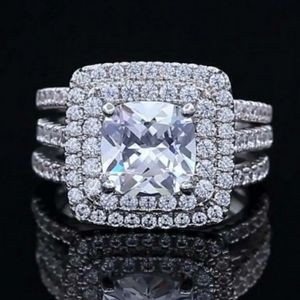 Lajerrio Cushion cut 5.3ct Bridal set